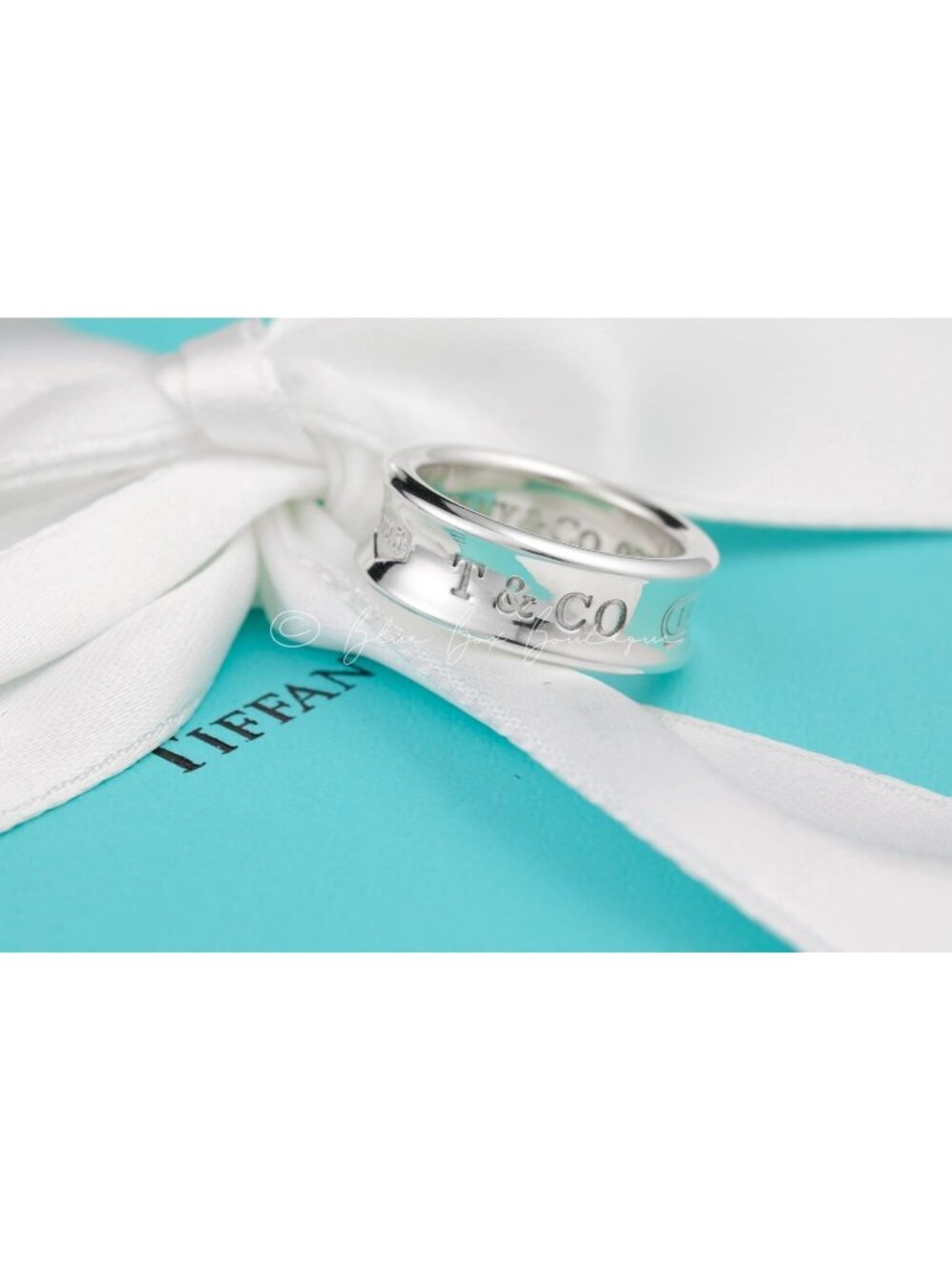 Tiffany & Co. Ring Vintage Classic 1837 Concave Medium Band in Sterling Silver